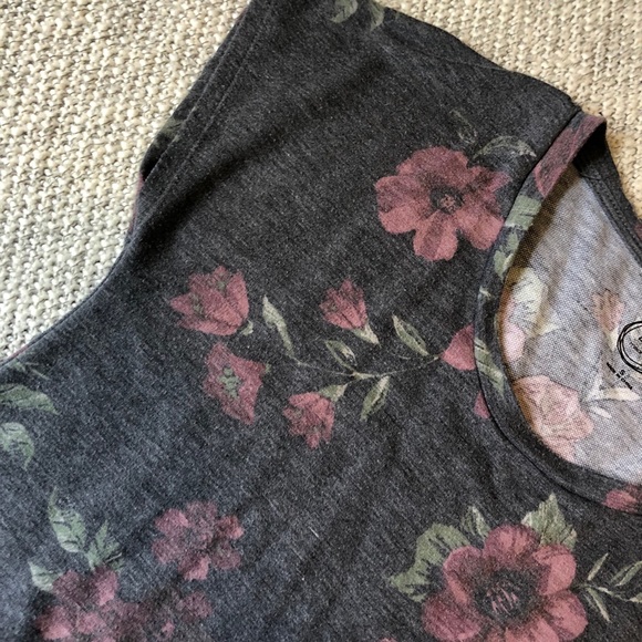 Floral Top - Picture 2 of 2